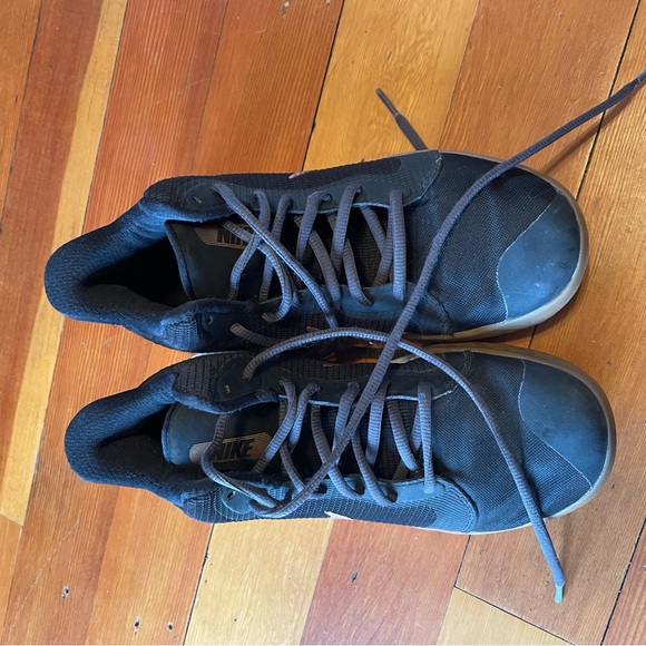 Nike basketball shoes - Picture 2 of 3